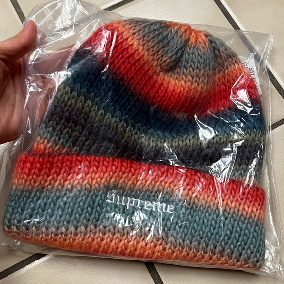 NEW Supreme Ombré Stripe Beenie - Picture 3 of 4